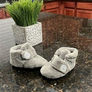 Ugg slippers size 2/3